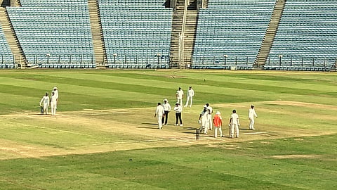 Goa Ranji Cricket: गोव्याचा अष्टपैलू अर्जुन तेंडुलकर दुखापतीमुळे मणिपूरविरुद्ध खेळू शकला नव्हता. तो सिक्कीमविरुद्ध खेळण्याचे संकेत आहेत. त्यामुळे ऋत्विक नाईकला संघाबाहेर जाणे भाग पडेल.