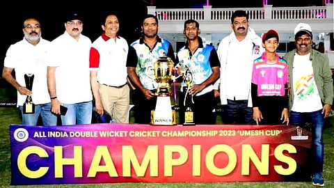 Winners Dheeraj Narvekar and Chandrakant Ghadi