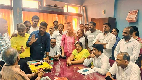 Goa Congress gherao PWD officials