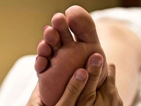 Benefitis of Oil massaging on feet