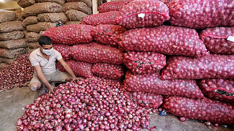 Inflation on the eve of Diwali! Onion 80 rupees per kg, price of tomato also hikes: