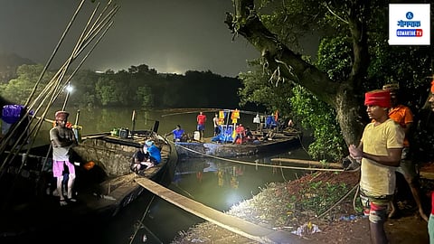 Illegal Sand Extraction Below Banastarim Bridge Old Goa