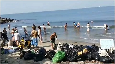 Russian Tourists Cleaned Kochi Beach