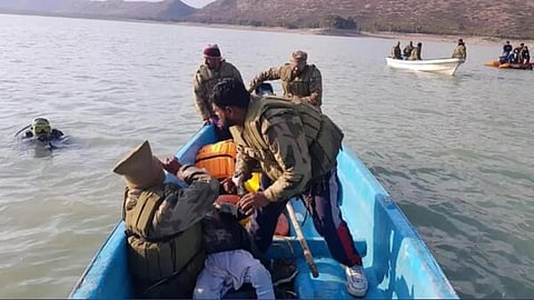 Pakistan Boat Capsized