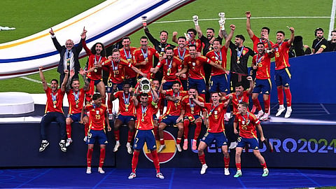 स्पेन चौथ्यांदा युरो विजेते; इंग्लंडवर 2-1 फरकाने मात