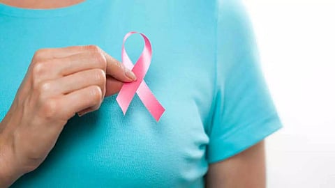 Breast Cancer: लहान वयात महिलांना का होतोय स्तनाचा कर्करोग? जाणून घ्या