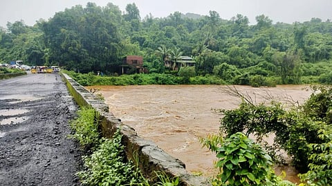 Mumbai Goa Highway: मुंबई-गोवा महामार्ग ठप्प! रत्नागिरीत पावसाचं थैमान; नद्यांनी ओलांडली धोक्याची पातळी