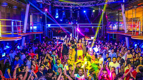 Famous Night Club In Goa: गोव्यात नाइट आऊटचा प्लॅन करताय? तर मग 'या' दोन क्लबना भेट दिलीच पाहिजे