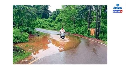 Goa Flood: स्त्यावरील वळणावर पाणी साचत असल्याने वाहतुकीसाठी धोकादायक