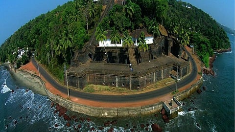 Goa, Reis Magos Fort: म्हादई नदी जिथं समुद्राला मिळते तिथं किल्ल्याचं ठिकाण; 700 वर्षे जुना...