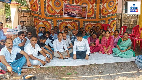 Mopa News: जीएमआर कंपनीने स्थानिकांना डावलून परराज्यातील उमेदवार घेतले आहेत, त्यांची निवड त्वरित रद्द करून त्या जागी ज्या शेतकऱ्यांच्या शेती बागायत जमिनी या प्रकल्पात गेल्या, त्यातील उमेदवार निवडण्यात यावेत असा इशारा मोपा जन संघटनेचे निमंत्रक उदय महाले यांनी दिला