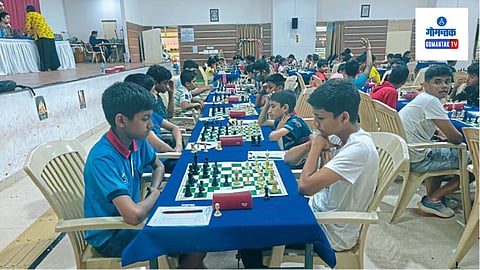 Goa Chess Tournament: अखिल गोवा १५ वर्षांखालील राज्यस्तरीय बुद्धिबळ स्पर्धा-निवड चाचणीत खुल्या गटात इंटरनॅशनल मास्टर (आयएम) एथन वाझ व राजवीर पाटील यांनी संयुक्त आघाडी घेतली आहे.