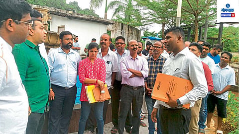 Morjim Garden: मोरजी उद्यान दुरुस्तीच्या नावाखाली बंद ठेवण्यात आल्याने पर्यटक तसेच मुलांची गैरसोय होते. यासंदर्भात वृत्त प्रसिद्ध झाल्यानंतर पर्यटन मंत्री रोहन खंवटे यांनी आमदार जीत आरोलकर यांच्या समवेत गुरुवारी या उद्यानाला भेट दिली.