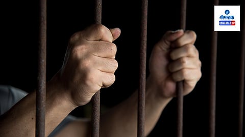 Goa Police: पत्रकार अमित नाईक आणि सहकाऱ्यांवर काही अज्ञातांकडून नेत्रावळीत हल्ला करण्यात आला होता, या संदर्भात आता केपे पोलिसांना तीन संशयीतांच्या मुसक्या आवळण्यात यश आलं आहे.