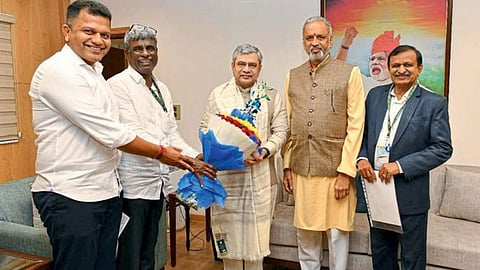 Konkan Railway: कोकण रेल्वेच्या विलीनीकरणाच्या मागणीने पुन्हा धरला जोर; खासदारांनी घेतली रेल्वेमंत्र्यांची भेट!