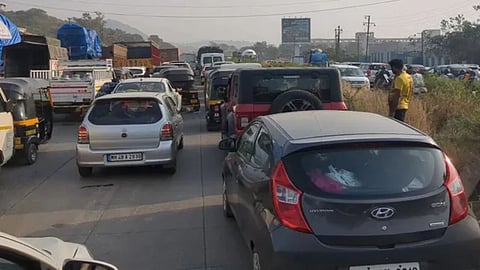 Mumbai-Goa Highway Traffic: न्यू ईयरचं सेलिब्रेशन करुन परतणाऱ्या पर्यटकांचा खोळंबा; मुंबई-गोवा महामर्गावर पुन्हा वाहतूक कोंडी