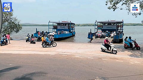 Rai Bandar Chodan Ferry