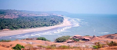 Six tourists drowned at Anjarle beach in Dapoli Ratnagiri three of them died three rescued