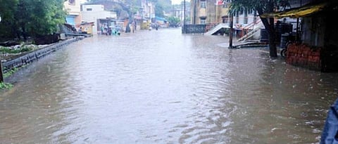 In Sindhudurg, 27 villages in Kudal taluka of the district lost contact