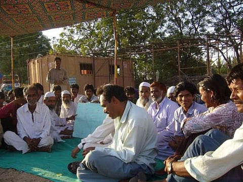 People from Shekhadiya village protest against the Mundra SEZ in February 2007 (Credit: Benjamin Mackinnon/CSE)