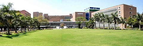 In all, around 10,000 patients flock AIIMs daily (Credit: http://www.aiims.ac.in)