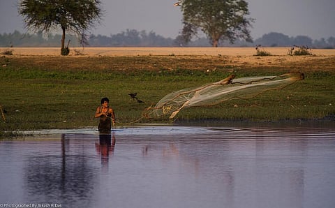 Mahanadi is a source of livelihood for many fishermen (Credit: Bikash Das/Flickr)
