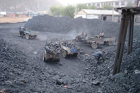 The report urges the governments not to grant new permits for fossil fuel extraction or transportation infrastructure. Credit: Lhoon / Flicker