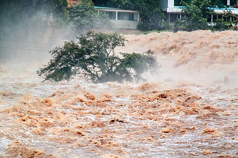The floods have claimed 72 lives so far (Credit: linkis.com/www.newworlder.com)