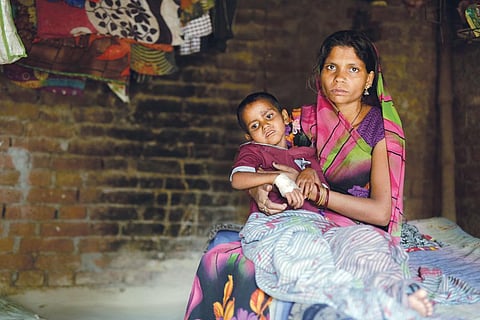 Hadeesu's six-year-old daughter Tuba died of measles on May 3 in Narainpur Kanhauli village in Jaunpur district of Uttar Pradesh (Srikant Chaudhary)