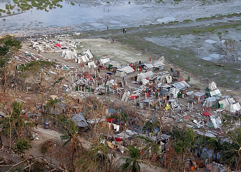 Low-lying coastal areas were flooded by a storm surge with waves two metres high. Credit: wikimedia commons