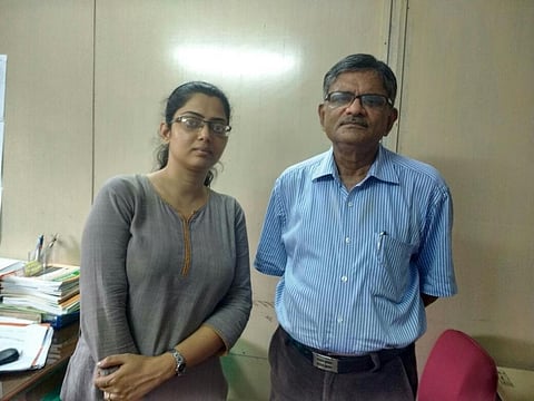 प्रोफेसर एस. सरकार और अर्काबनी मुखर्जी