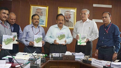 Union Environment Minister Harsh Vardhan releasing the manual Credit: Dr Harsh Vardhan/Twitter