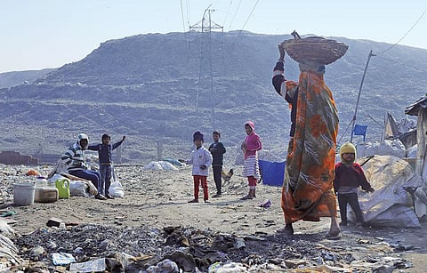 People living around Ghazipur landfill often blame it for their health ailments. Some garbage mounds have reached the height of 60 metres in the
last 40 years (Photo: Vikas Choudhary)