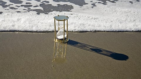 Year-to-year changes in sea level arise from changes in ice-sheet loss, land storage of water, as well as variations in ocean temperature. Credit: Getty Images