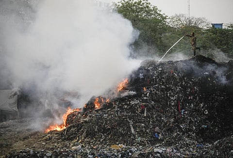 प्लास्टिक कचरा जला रहे हैं भारत में 67 फीसदी ग्रामीण परिवार, व्यवस्था पर उठे सवाल