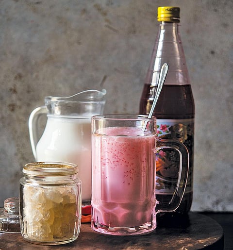 Gond katira is used to
make hakimi sharbat in Punjab, Rajasthan and also in Pakistan. The summer drink has a cooling effect on the body (Photo: Sangeeta Khanna)