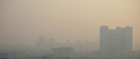 Smog hangs over Delhi. Photo: jepoirrier / Flickr
