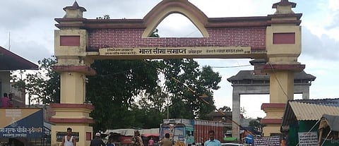 India and Nepal share a 1,758 kilometre-long open border with several border crossings like this one in Thutibari, Uttar Pradesh. Photo: Wikimedia Commons
