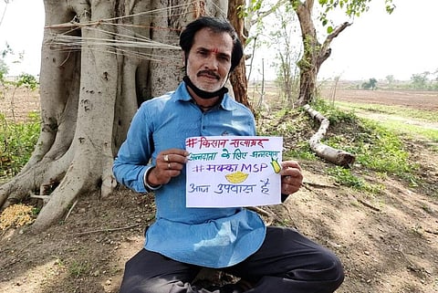 मक्का की कीमत न मिलने के विरोध में किसान कुछ इस तरह अपना विरोध दर्ज करा रहे हैं।