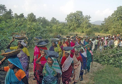 2014 में कोयले पर सामुदायिक अधिकार का दावा करने के लिए आदिवासियों ने एक मार्च निकाला था। फोटो: अनुपम चक्रवर्ती