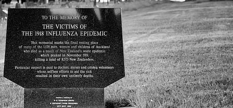 A gravestone dedicated to New Zealand victims of the Spanish Flu. Photo: Wikimedia Commons