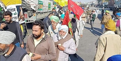 किसान आंदोलन: किसानों ने सरकार का सशर्त निमंत्रण अस्वीकार किया