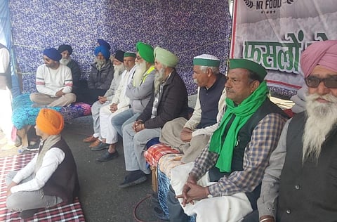 दिल्ली गाजीपुर बॉर्डर पर भूख हड़ताल पर बैठे किसान। फोटो: भाकियू