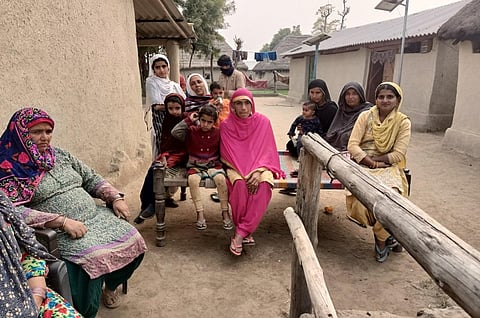 उत्तराखंड के पश्चिमी तराई की वन गुर्जर बस्ती की महिलाएं। फोटो: स्नेहलता शुक्ला