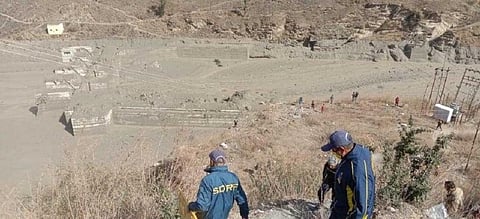 Rescue personnel on the site of the disaster. Photo: Twitter