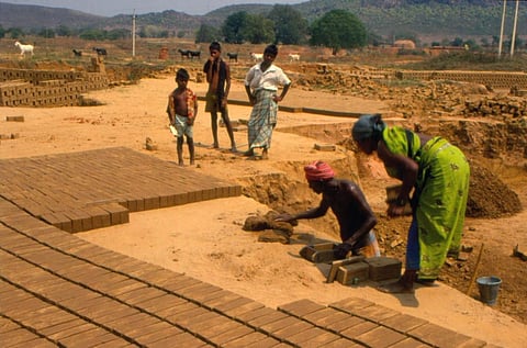 ईंट भट्ठा मालिकों की एक अक्टूबर से होने वाली हड़ताल से लाखों मजदूर होंगे प्रभावित