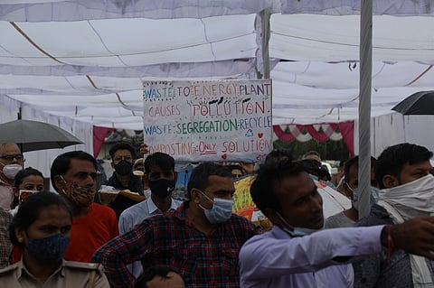 Residents gathered in hundreds at the public hearing on the expansion of Bandhwari waste-to-energy plant. Photo: Yatin Verma / Aravalli Bachao