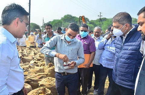 छत्तीसगढ़ में 1 दिसंबर से धान की खरीद शुरू हो गई। फोटो: अवधेश मलिक