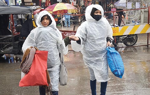उत्तराखंड के देहरादून में जनवरी महीने में हुई बारिश ने जनजीवन अस्तव्यस्त कर दिया । फोटो: त्रिलोचन भट्ट