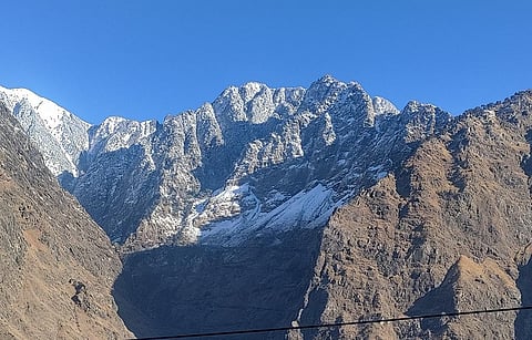 उत्तराखंड के माणा घाटी के ग्लेशियर का एक हिस्सा: त्रिलोचन भट्ट